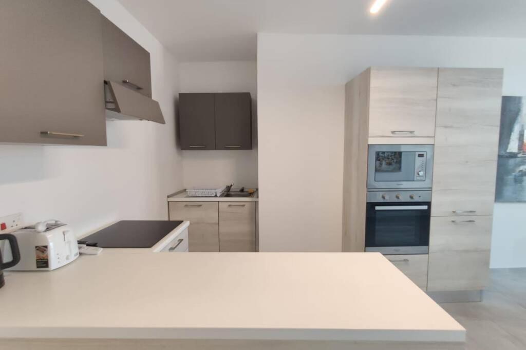 Brand New 3 Bedroom Apartment Close To The Sea Gzira Zewnętrze zdjęcie